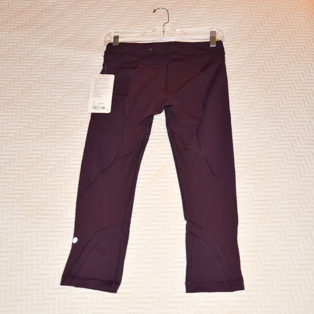 NWT lululemon Run Inspire Crop II, Size 6